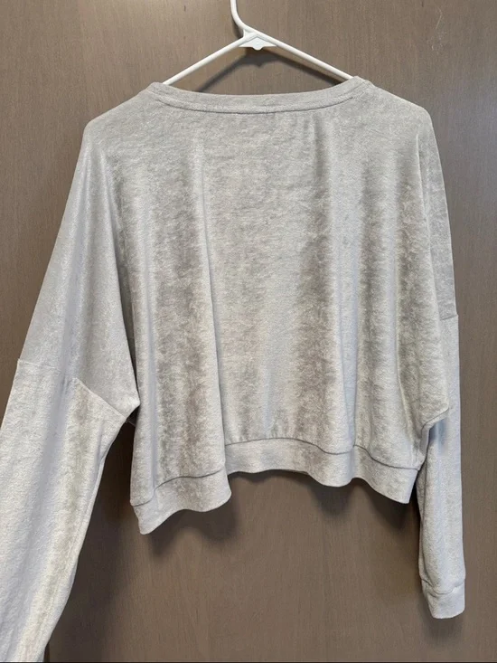 Victoria's Secret XL Gray Sweatshirt with Pink Sequin Kiss Lip - Picture 7 of 10